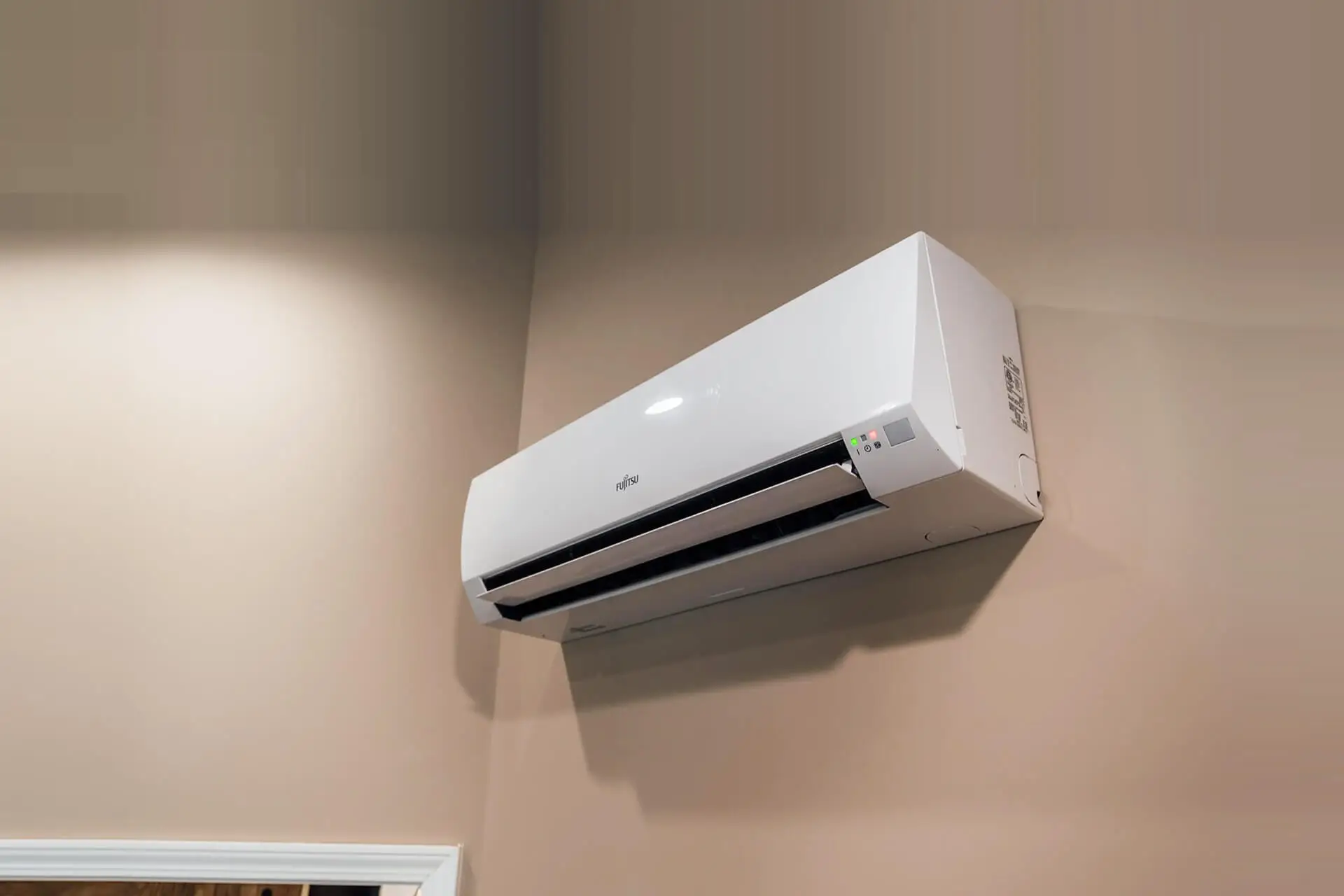 Wall-mounted indoor unit of a ductless mini-split HVAC system installed in a Middle Tennessee home.